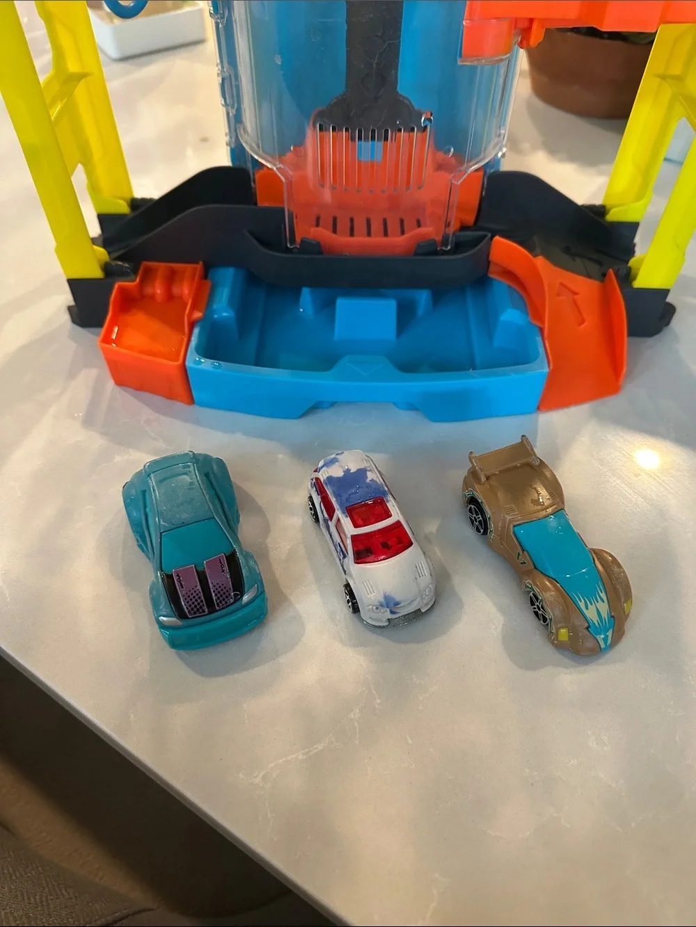 Hot Wheels Stunt & Splash Car Wash